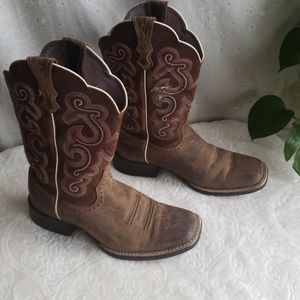 ARIAT WOMEN'S  COWBOY BOOTS, SIZE 8B !!!